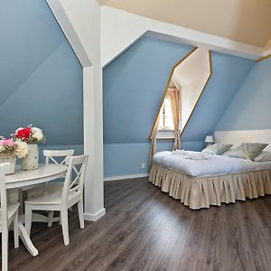 Deluxe Family Studio